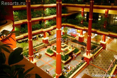 Kata Beach Resort & Spa 9